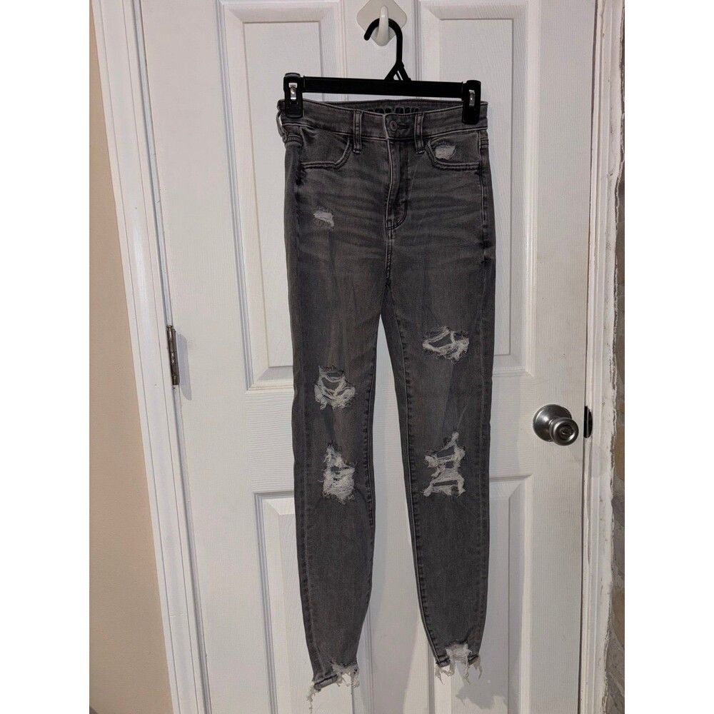 AMERICAN EAGLE DISTRESSED GRAY WASH SKINNY JEANS SIZE 2 EUC